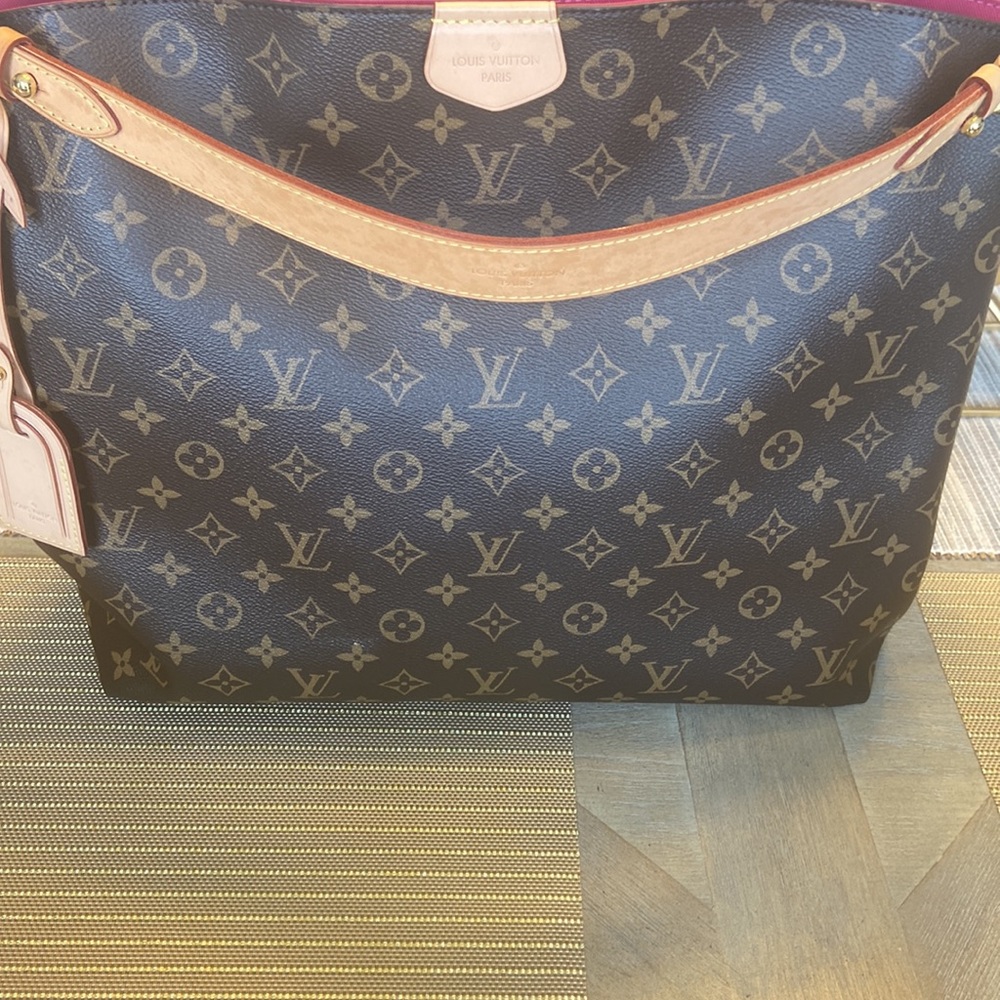 Louis Vuitton Graceful MM hobo in classic monogram canvas
